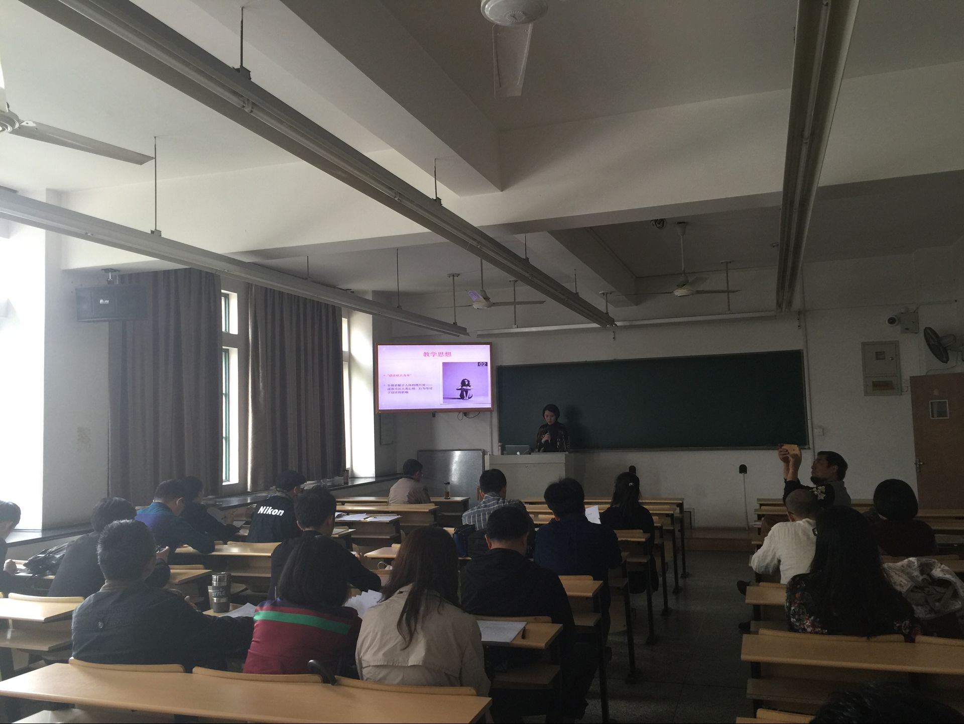 201605161463380591_913564.jpg 教师教学技能比赛新闻配图.jpg